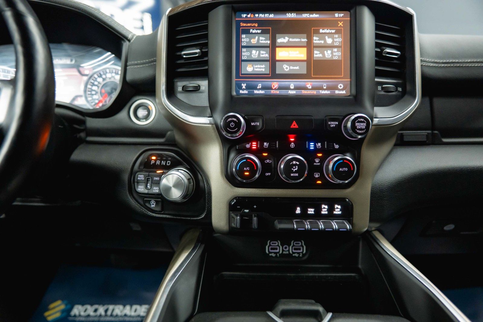 Fahrzeugabbildung Dodge RAM 5.7 V8 HEMI 4x4 OFFROAD NIGHT-Paket LARAMIE