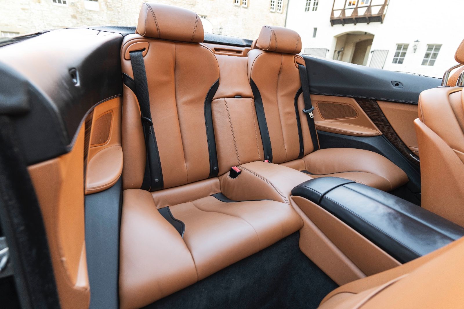 Fahrzeugabbildung BMW 650i xDrive Cabrio H&K LED CARPLAY NAV KAM ACC