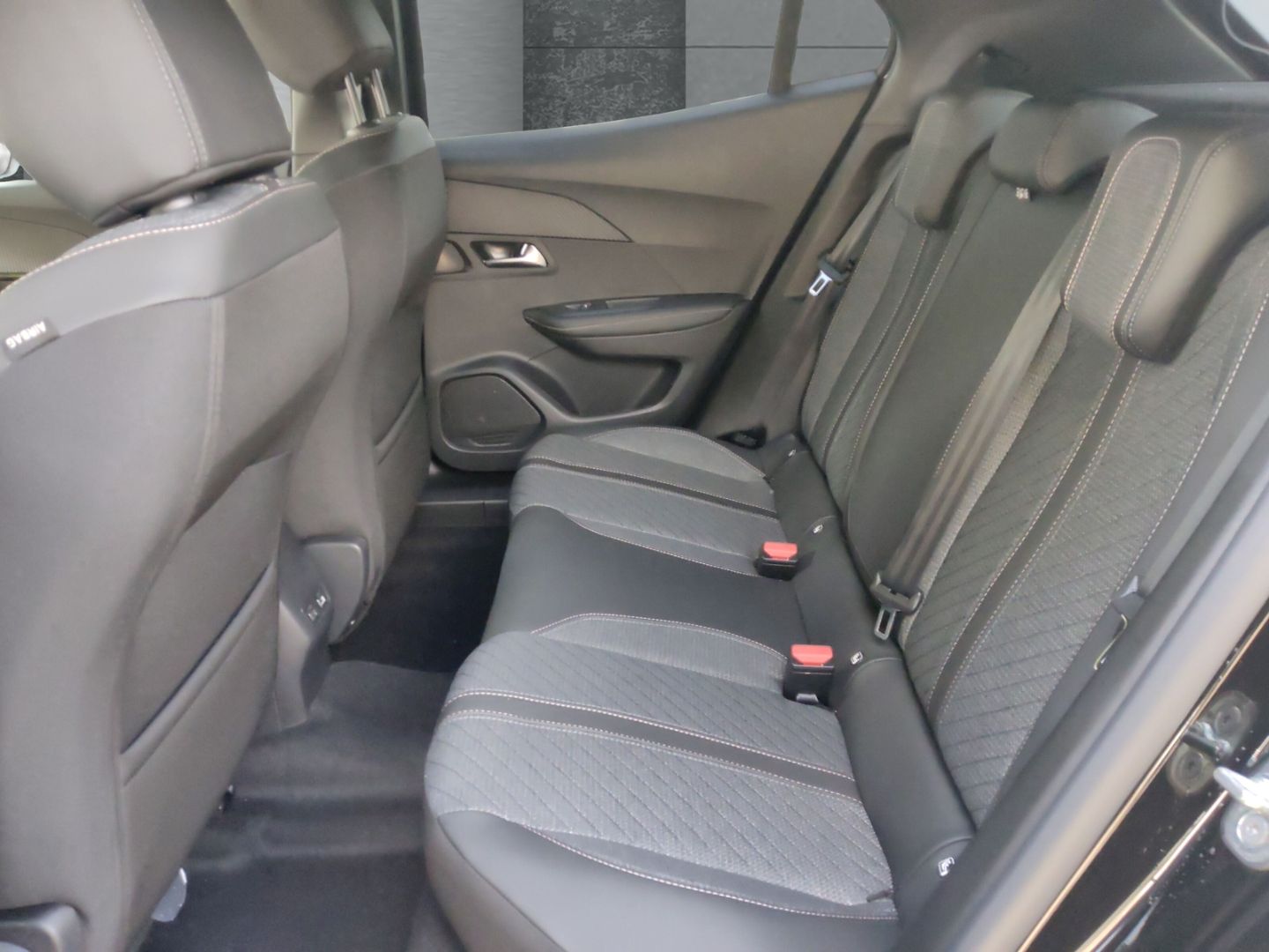 Peugeot 2008 - Bild 9