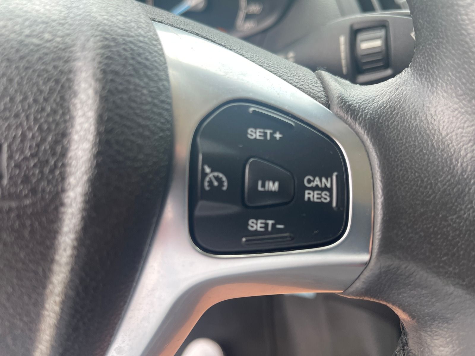 Fahrzeugabbildung Ford Tourneo Courier 1.0 EcoBoost Trend Kombi
