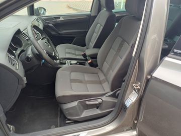 Volkswagen Golf - 10
