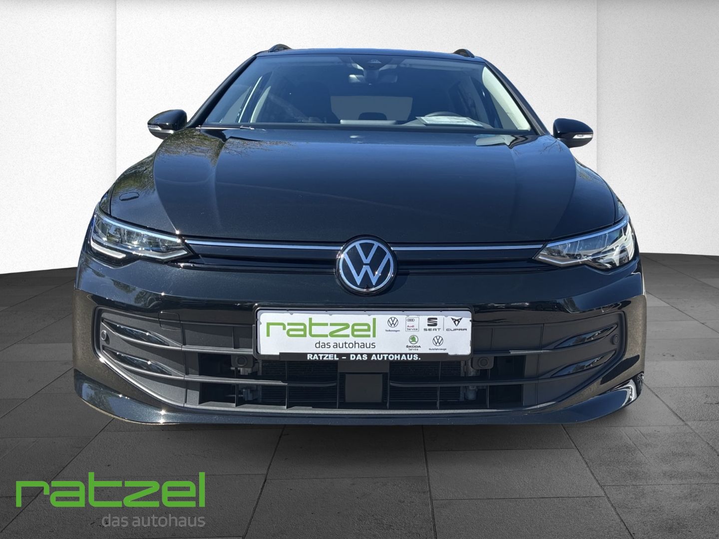 Fahrzeugabbildung Volkswagen Golf Variant Life 1,5 eTSI DSG LED ACC Apple Car