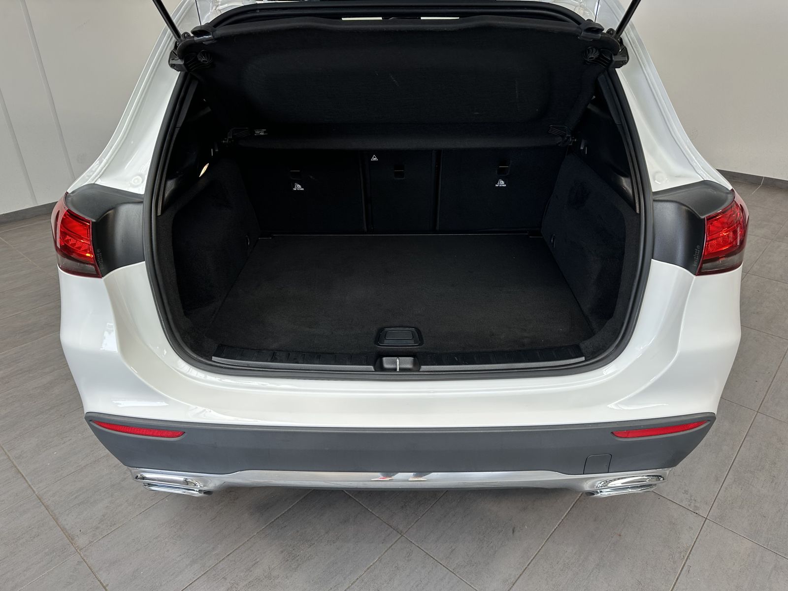 Fahrzeugabbildung Mercedes-Benz GLA 220d Progressive NAV+KAM+PANO+V-COCK+SHZ+1HD