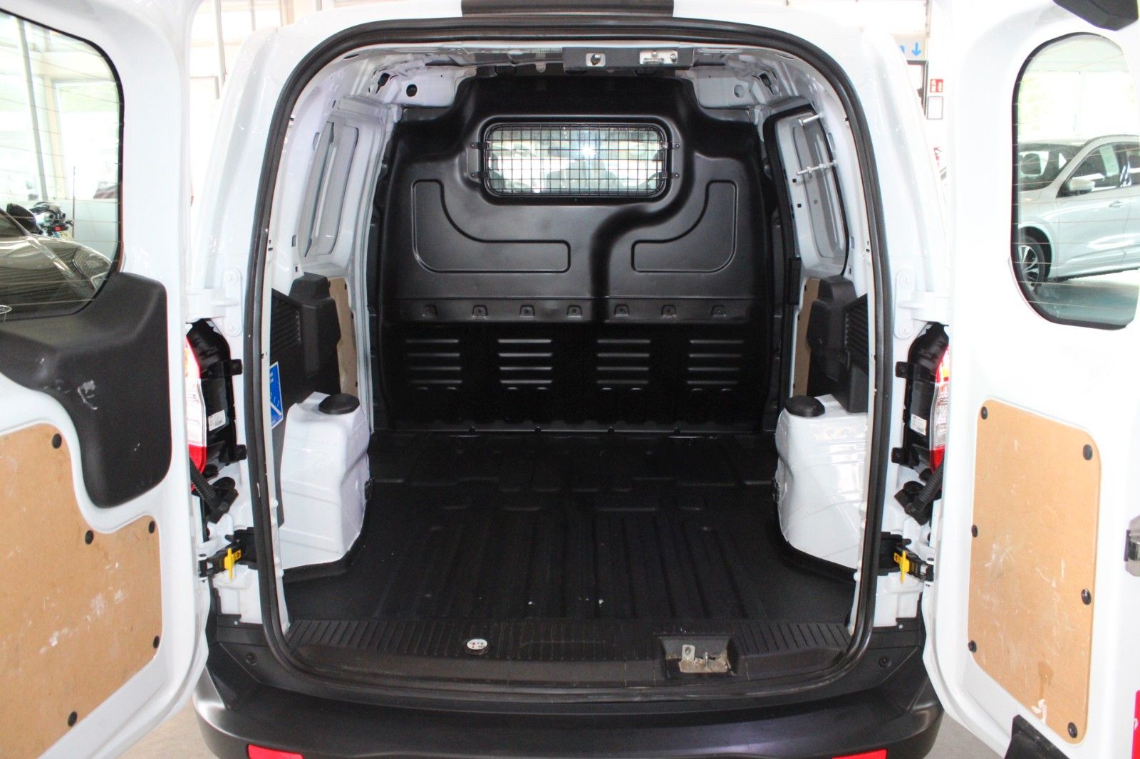 Fahrzeugabbildung Ford Transit Courier 1,5 TDCi Kasten Allwetter 1.Hand