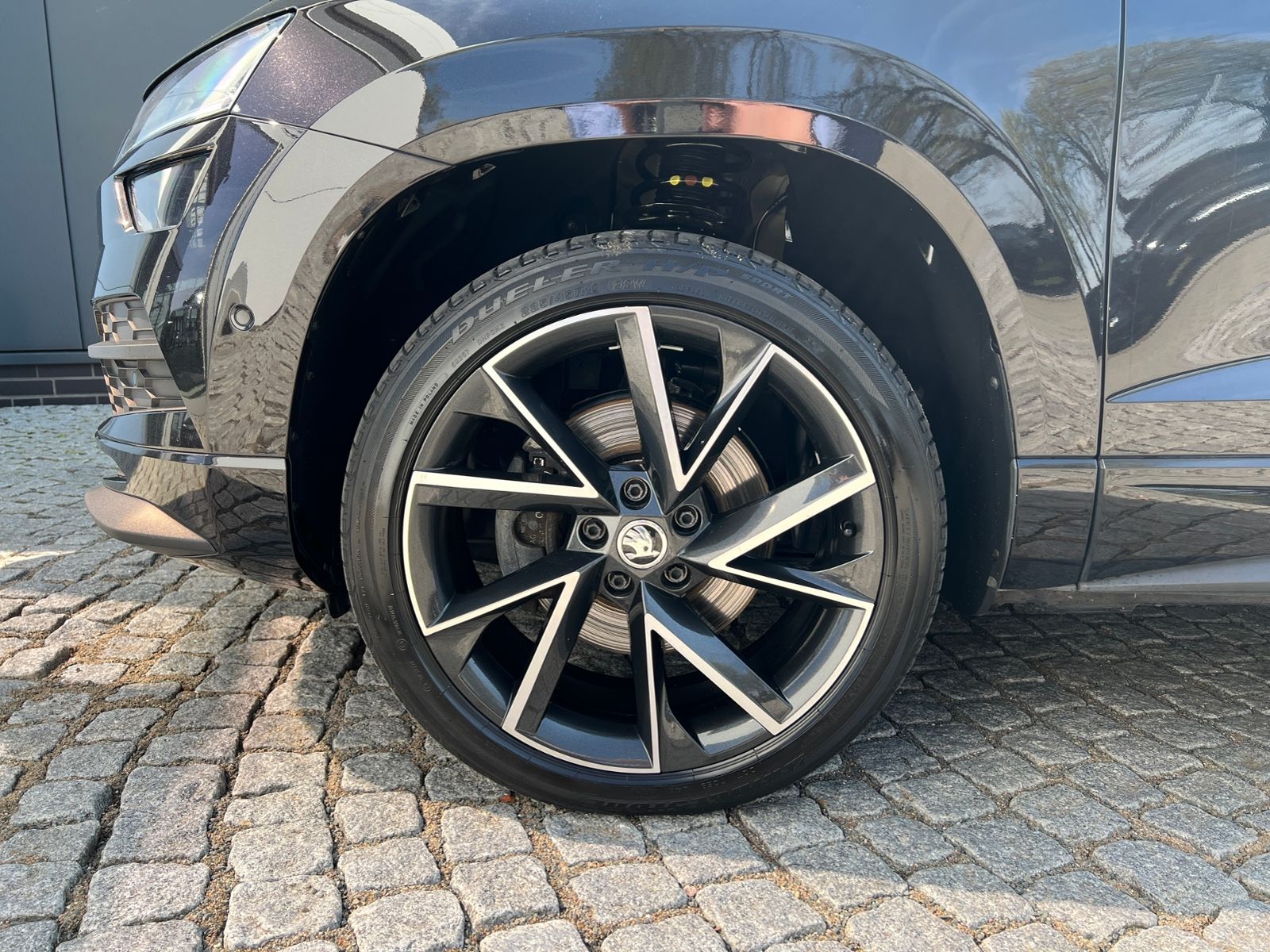 Fahrzeugabbildung SKODA Karoq Sportline 2.0 TDI DSG 4x4 "AHK, Matrix-LED