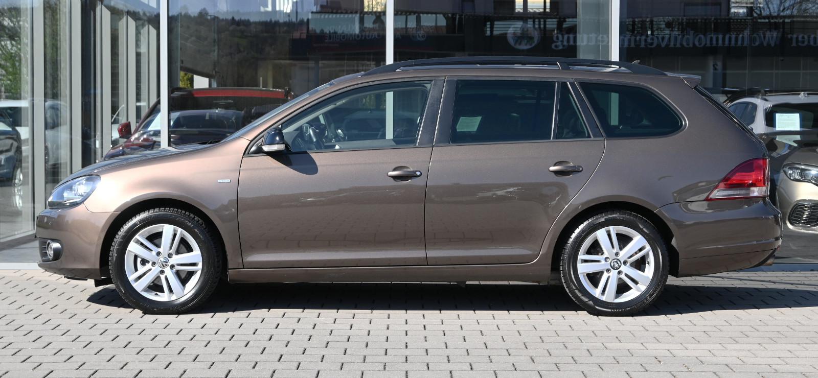Volkswagen Golf 1.6 TDI Variant MATCH °AHK°PANO°STANDHEIZ.°