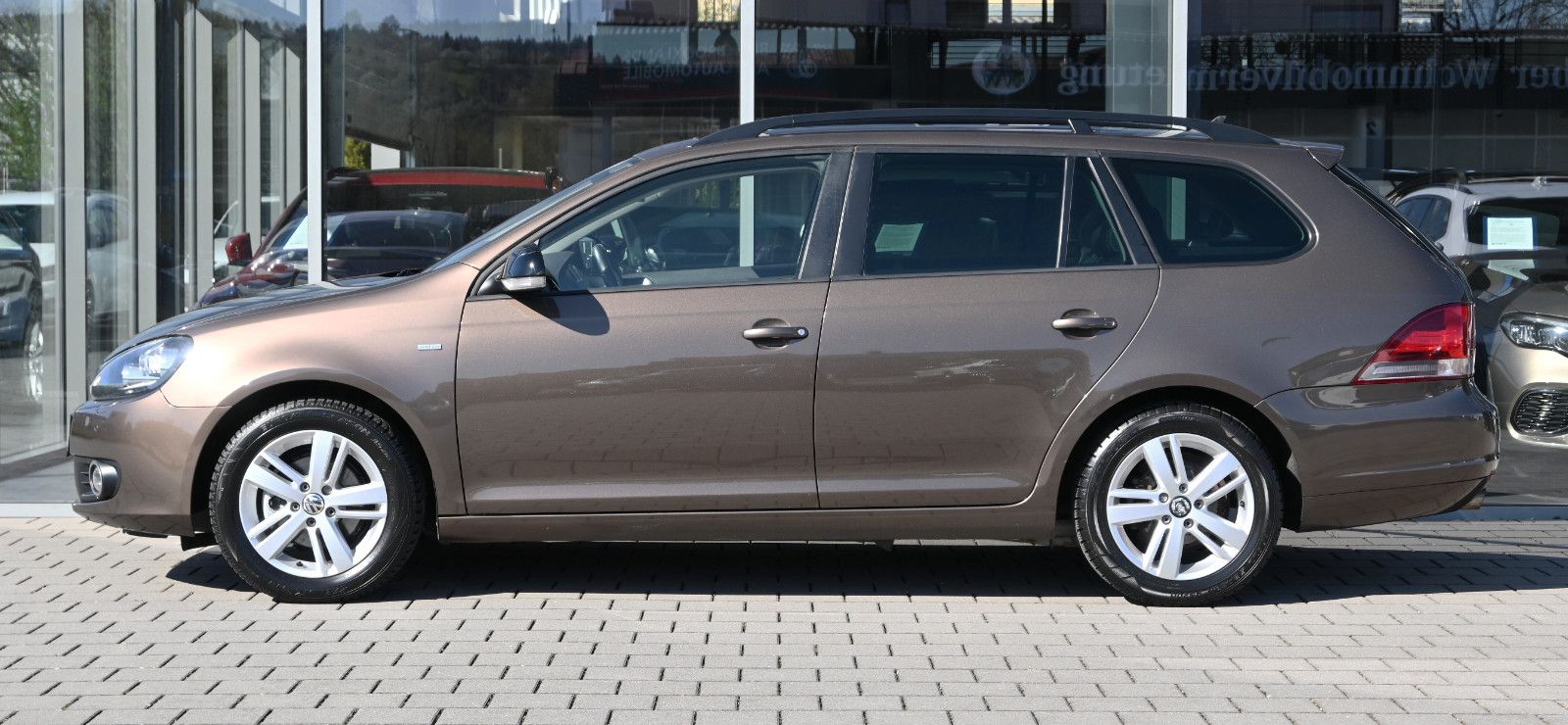 Fahrzeugabbildung Volkswagen Golf 1.6 TDI Variant MATCH °AHK°PANO°STANDHEIZ.°