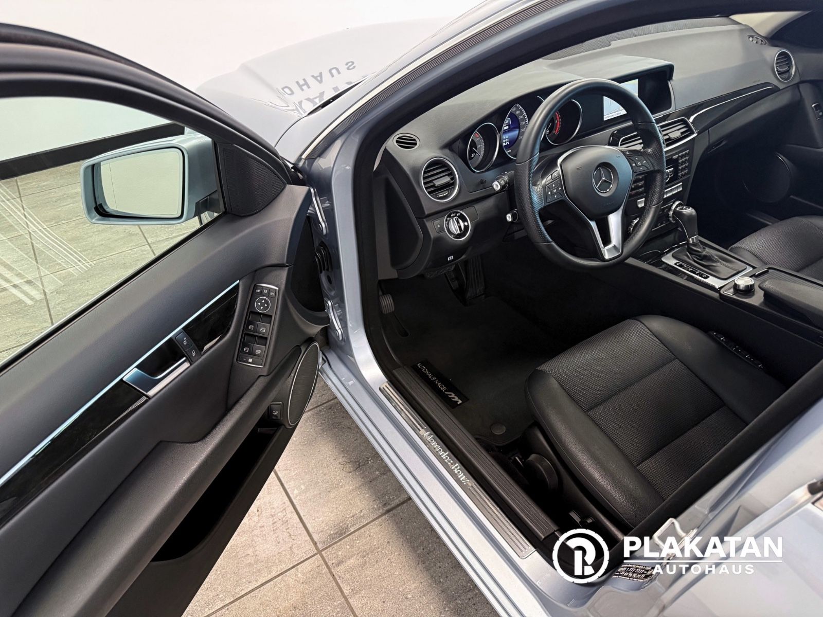 Fahrzeugabbildung Mercedes-Benz C 350 CDI Navi Tempomat Bi-Xenon MB-Service