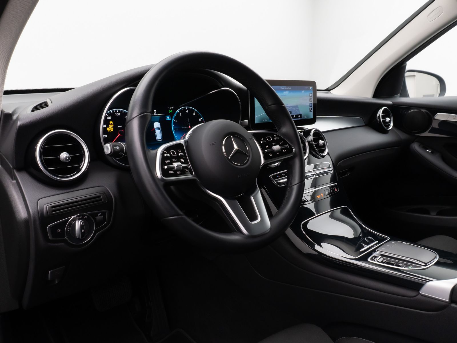 Fahrzeugabbildung Mercedes-Benz GLC 300 4Matic 9G-TRONIC Standhzg PDC LED AHK