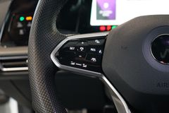 VW Golf 2.0 TDI R-Line | Pano | Matrix | Navi | ACC VW Golf 2.0 TDI R-Line | Pano | Matrix | Navi | ACC