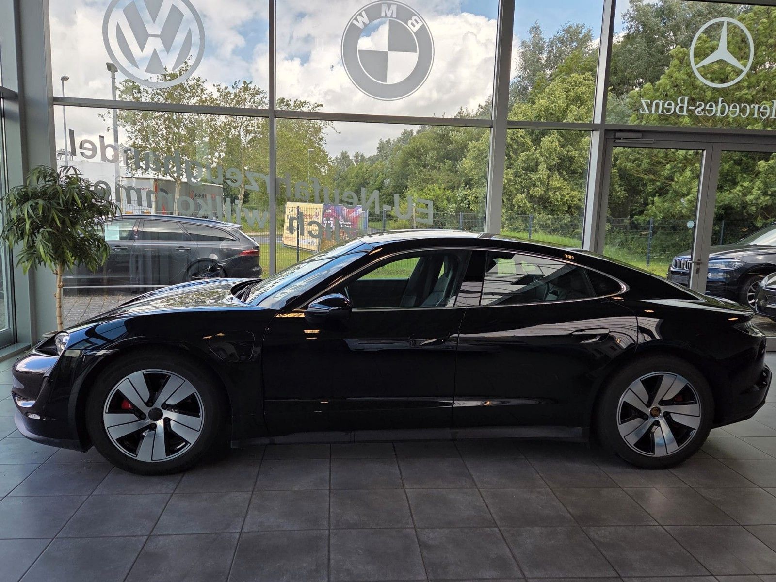 Fahrzeugabbildung Porsche Taycan 4 S/erst 48000km