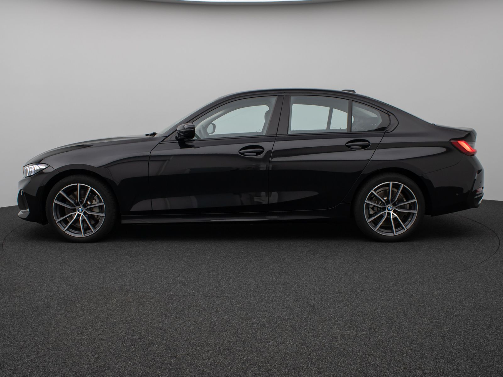 Fahrzeugabbildung BMW 330d xD Lim. Kamera DAB Leder Alarm Sport 18Zoll