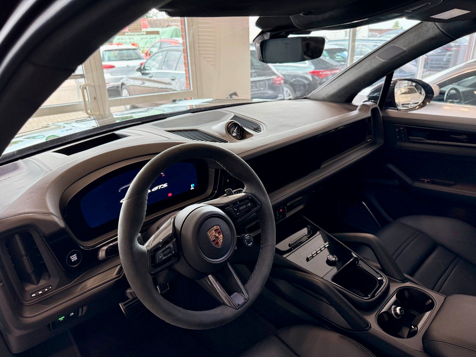 Fahrzeugabbildung Porsche Cayenne GTS PTS-Farbe/CarbonDesign/HUD/Burmester