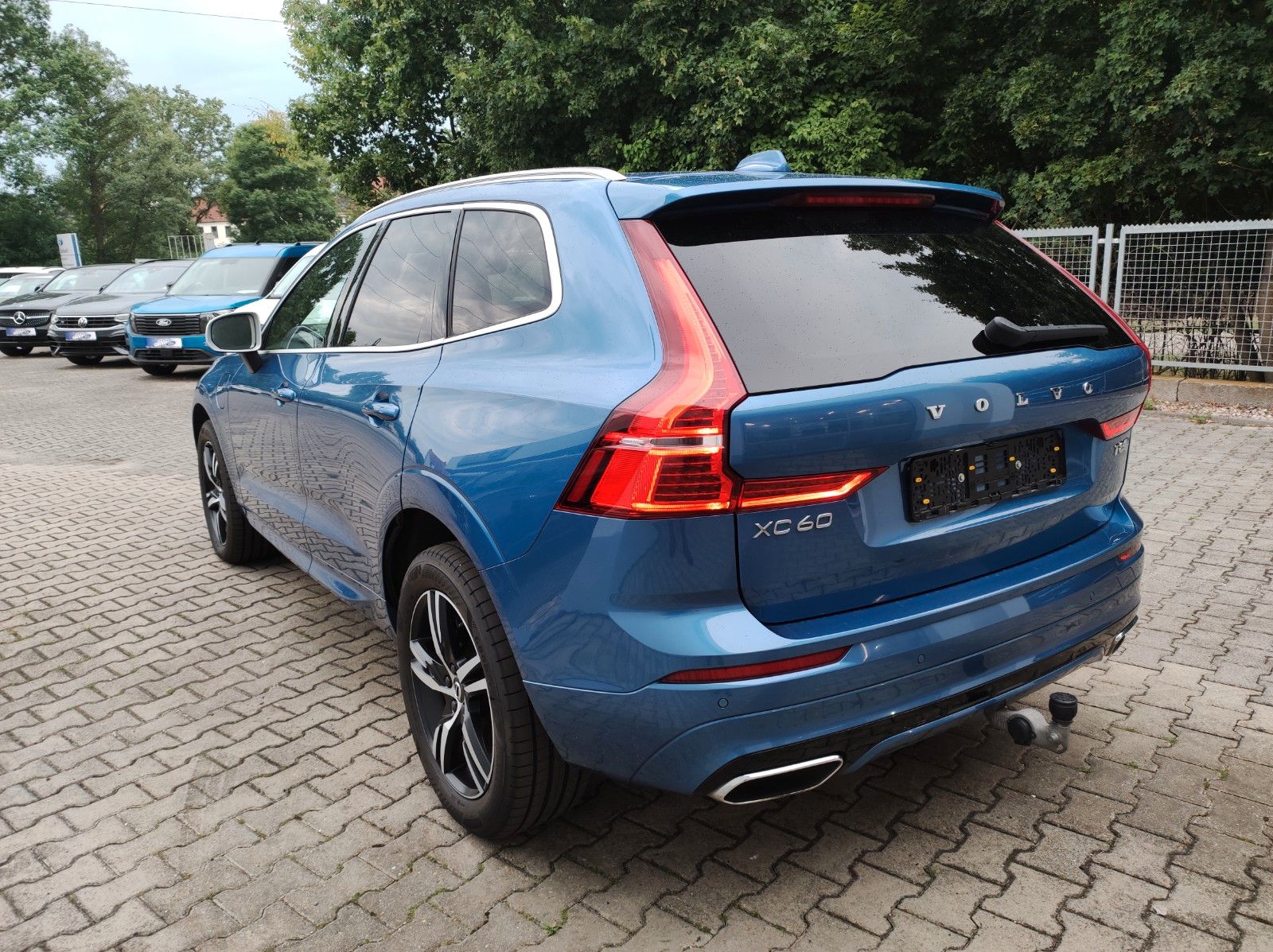 Volvo XC60 R Design PHEV AWD PANO Leder AHK LED Autom foto 4