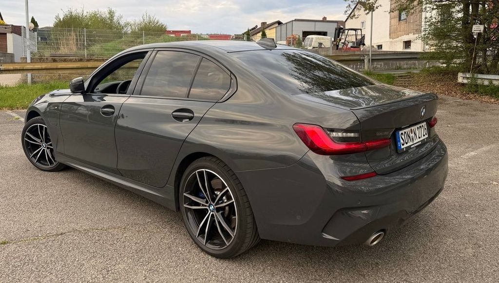 Image of BMW 330