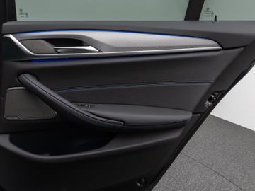 Fahrzeugabbildung BMW 530d xD M Sport Panorama Kamera H/K Alarm 19Zoll