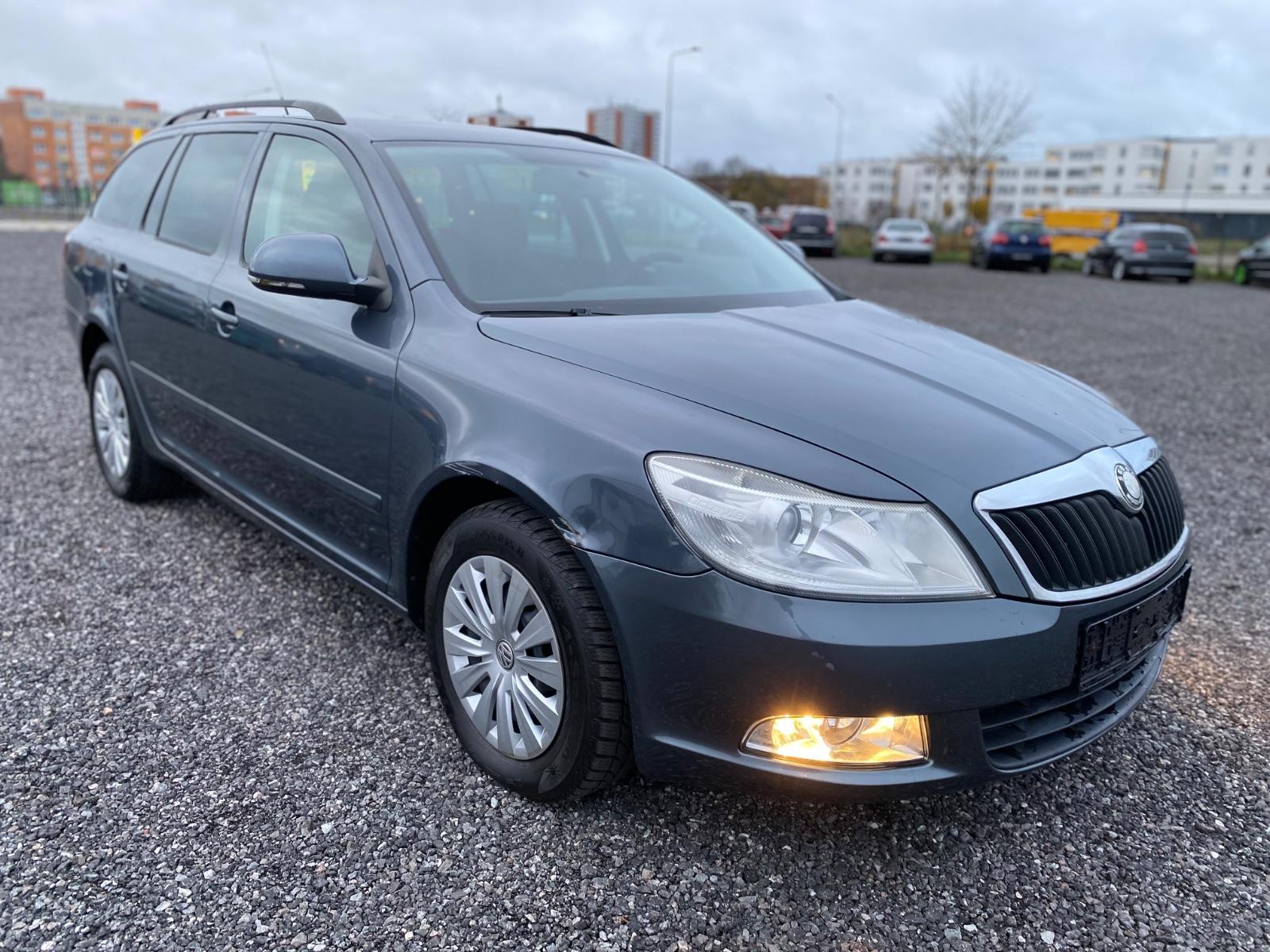 Skoda Octavia 2010 — interior