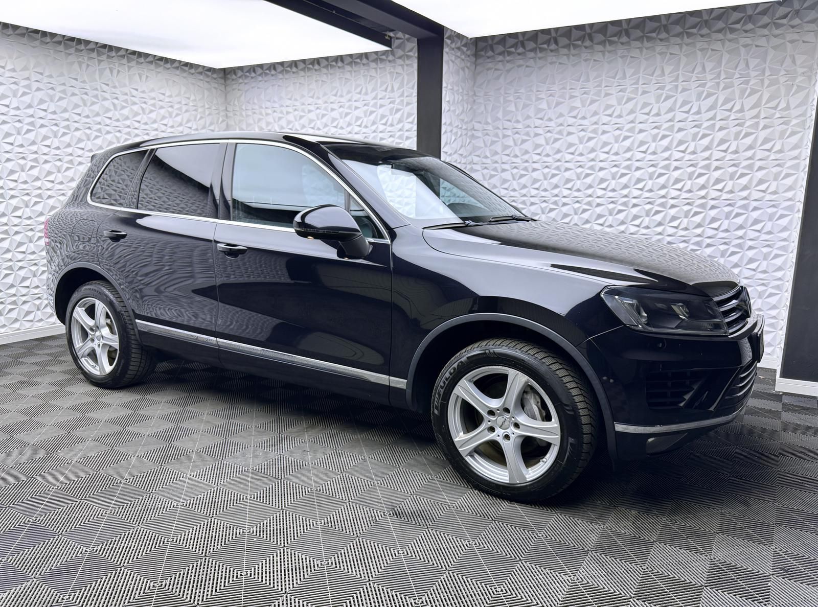 Fahrzeugabbildung Volkswagen 3.0 TDI R-LINE/4MOTION/STANDHZ/LUFT/KEY/AHK/360°