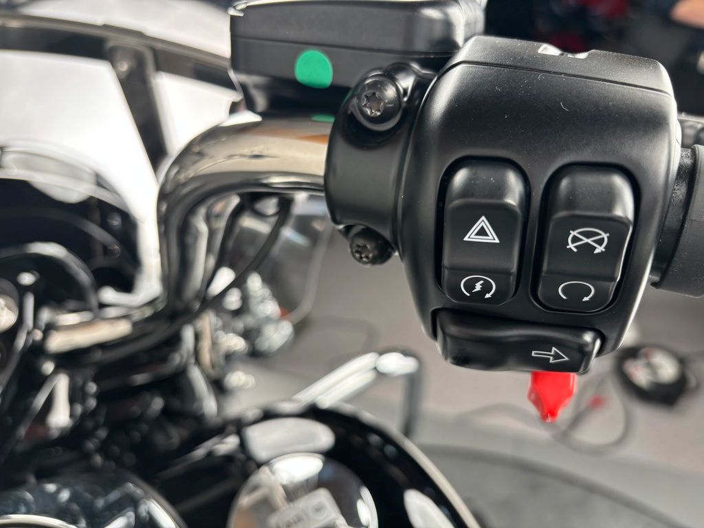 Fahrzeugabbildung Harley-Davidson ROAD KING POLICE *NEUWERTIG *5HD1