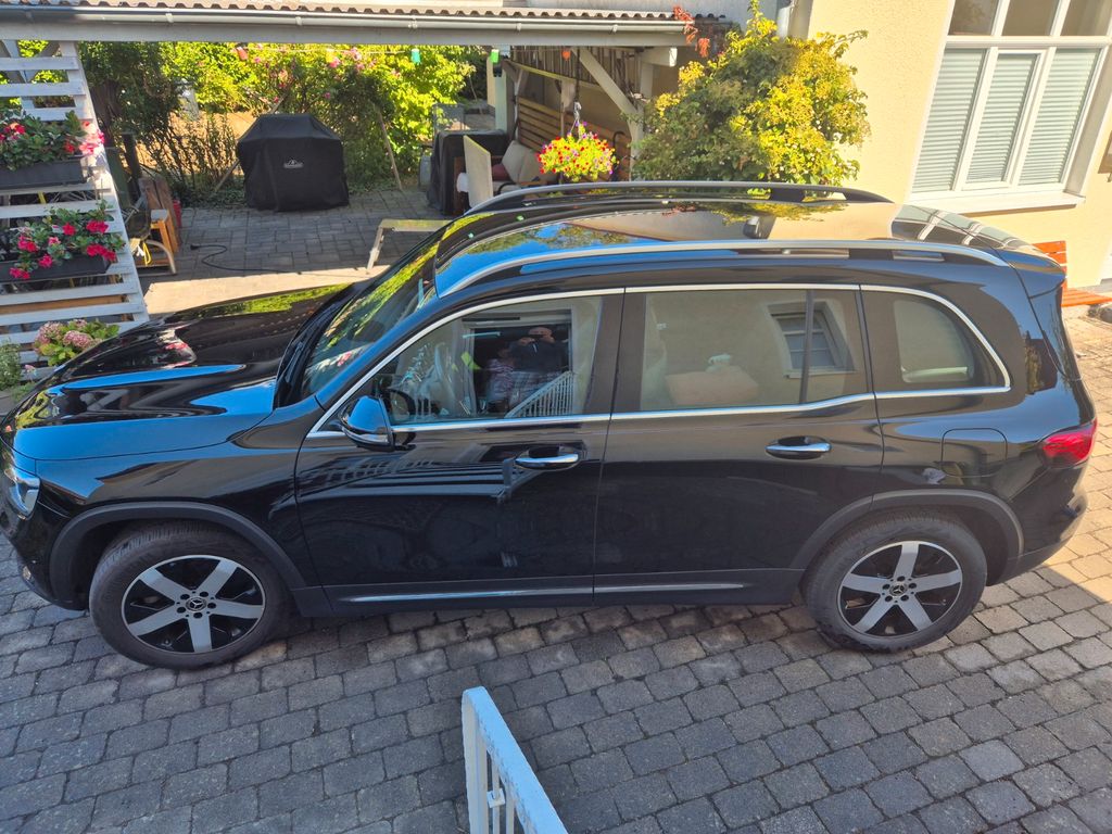 Image of Mercedes-Benz GLB 200