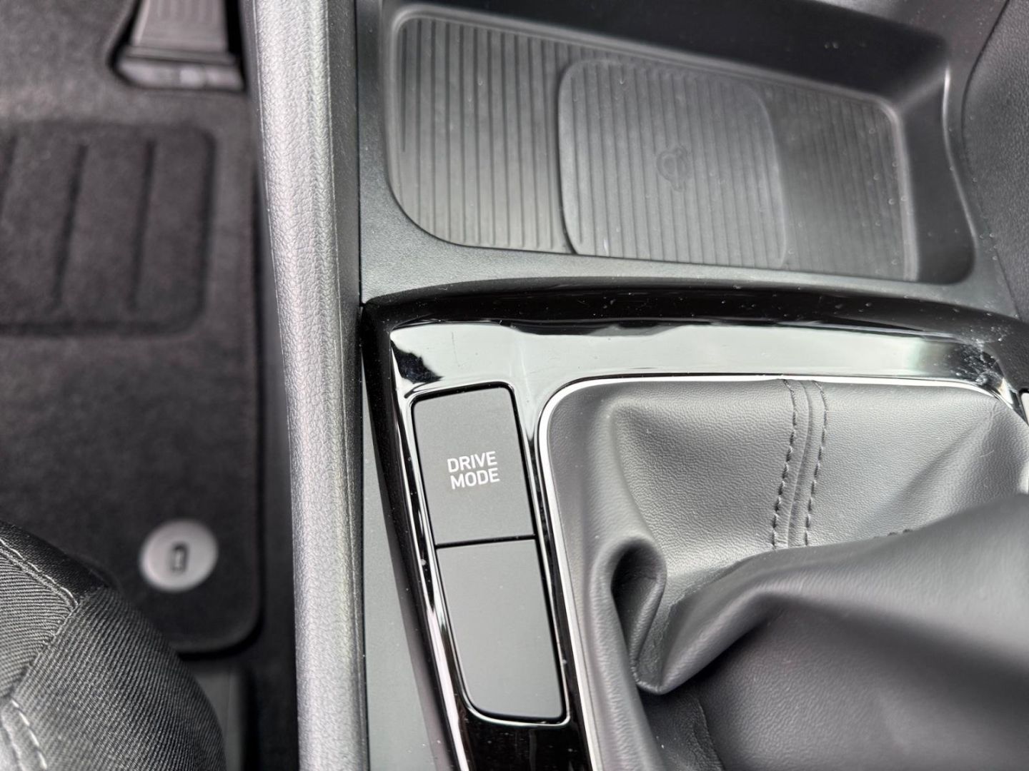 Fahrzeugabbildung Hyundai Tucson Select FL 1.6 T-GDI ALLWETTER+KAMERA+ACAA