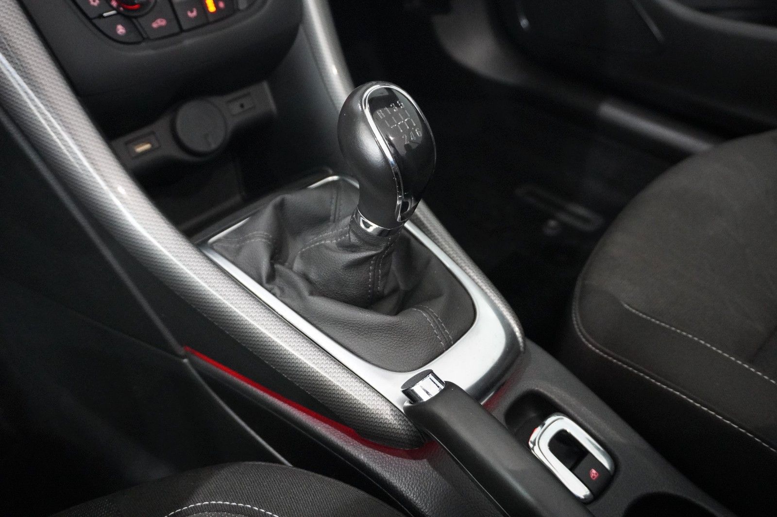 Fahrzeugabbildung Opel Cascada 1.4T EDITION SPORT/SHZ/TEMP/USB/BI-COLOR