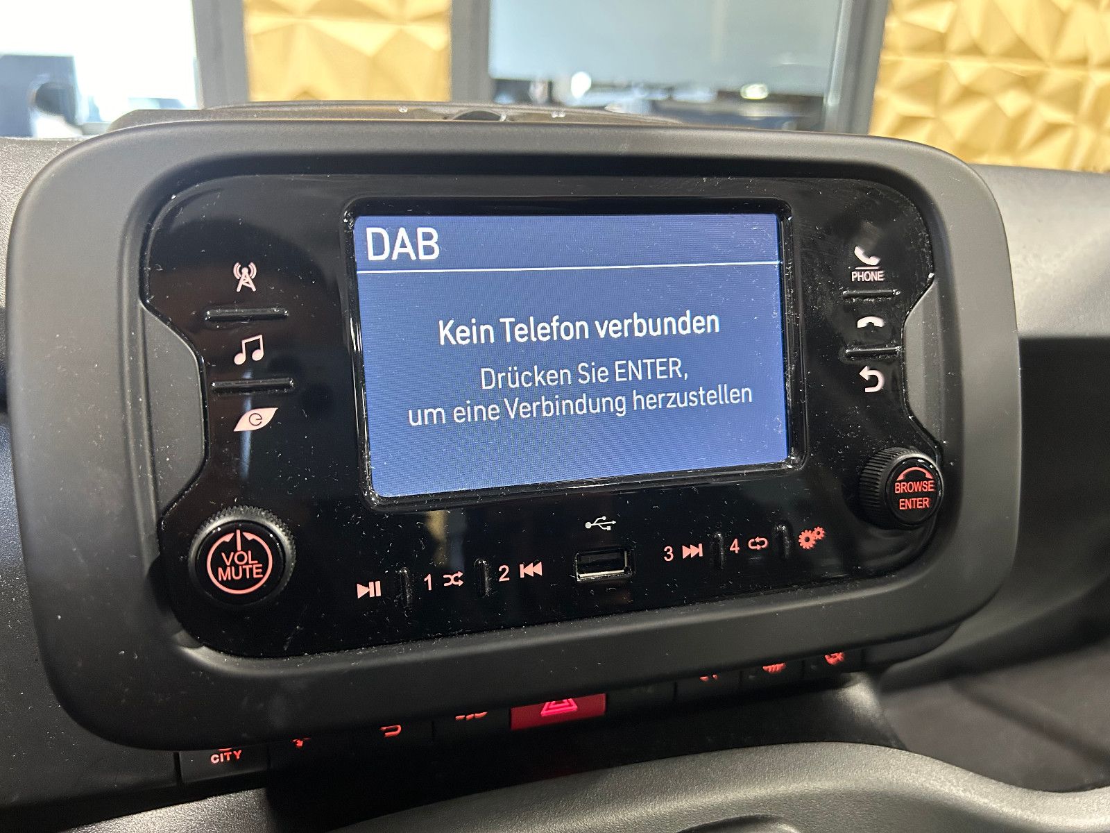 Fahrzeugabbildung Fiat Panda Base/KLIMA/4-TÜRER/DAB/ALLWETTER