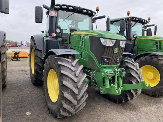 John Deere 6215R