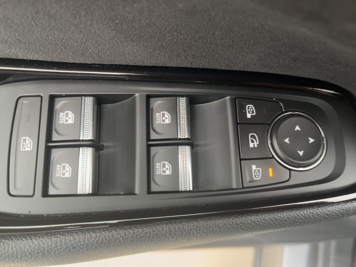 Fahrzeugabbildung Renault Austral Iconic Esprit Alpine Mild 160 Automatik - mit KI generiert/bearbeitet