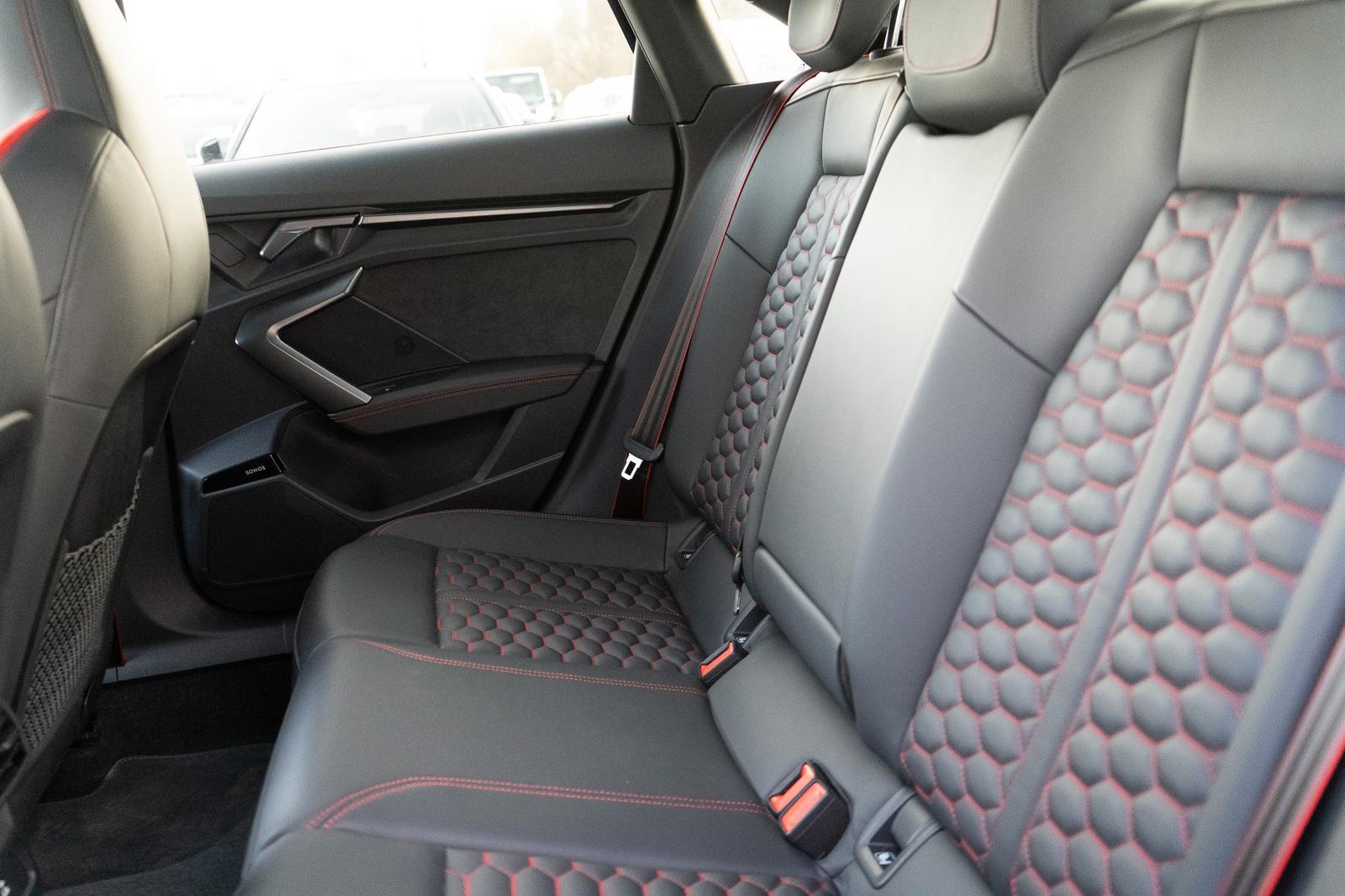 Audi RS 3 2.5 294 kW TFSI quattro Carbon