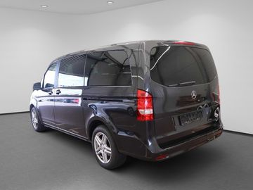 Mercedes V 220 - 2