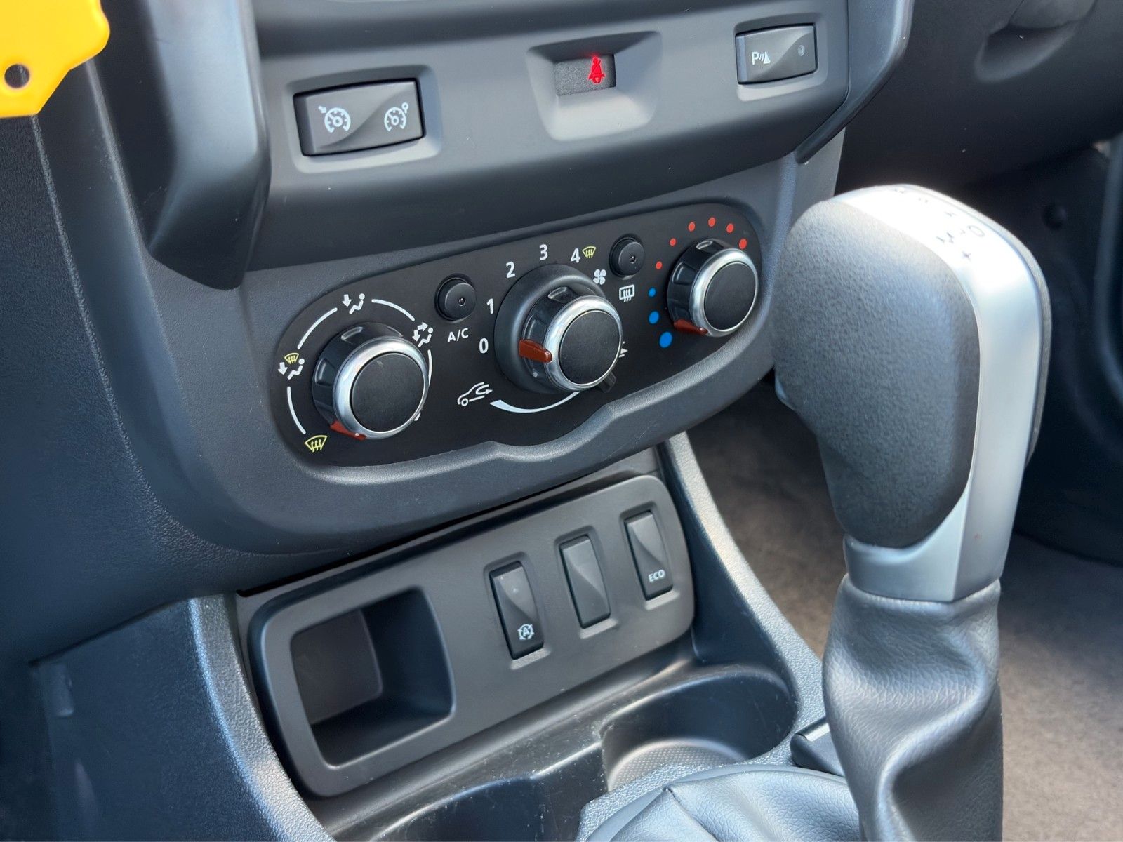 Fahrzeugabbildung Dacia Duster Prestige 4x2*AHK*Navi*SHZ*Leder**