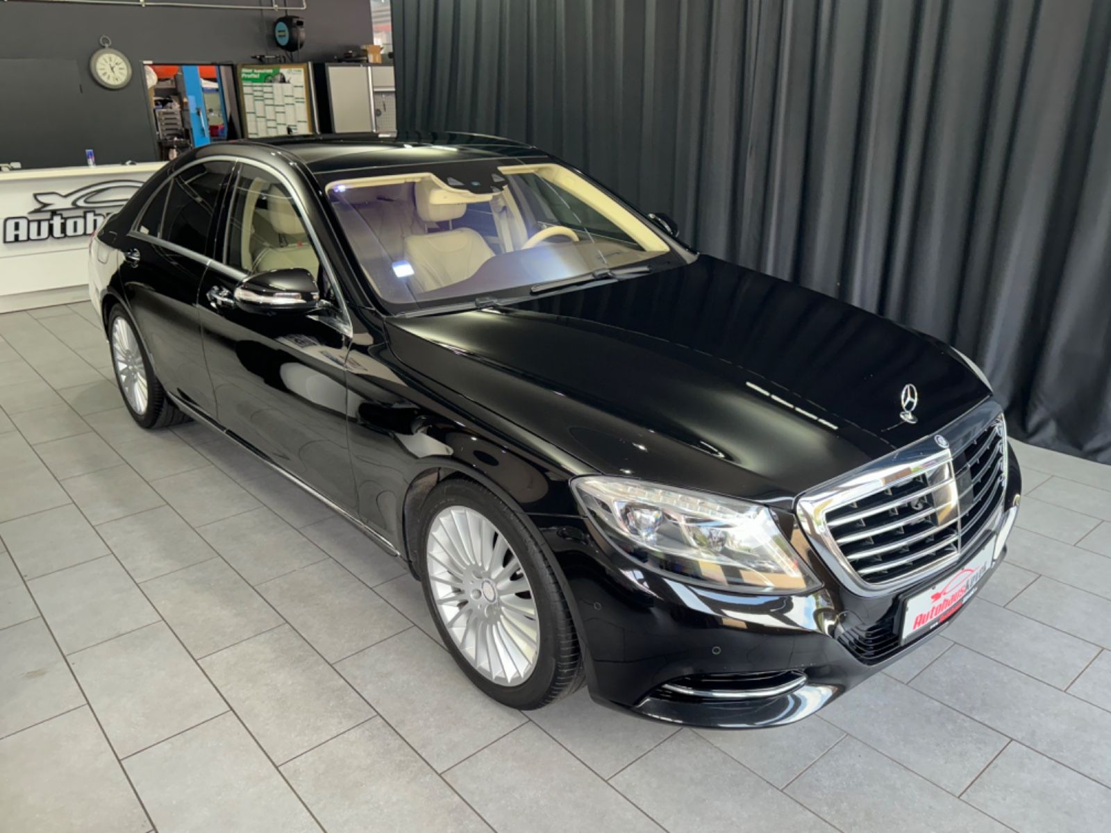 Fahrzeugabbildung Mercedes-Benz S 500 4Matic*HEAD-UP*360 KAMERA*BURMESTER*1.HAND