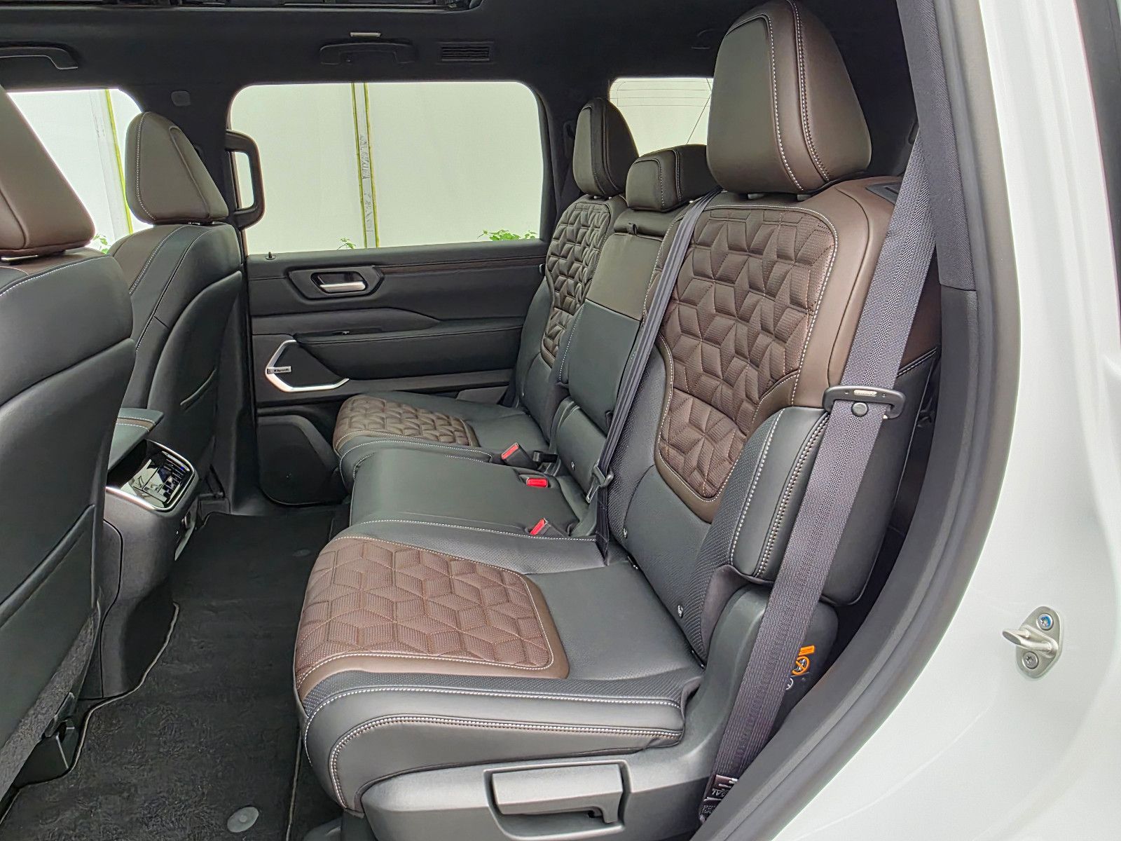 Fahrzeugabbildung Nissan Armada PLATINUM RESERVE Export Price Out of EU!