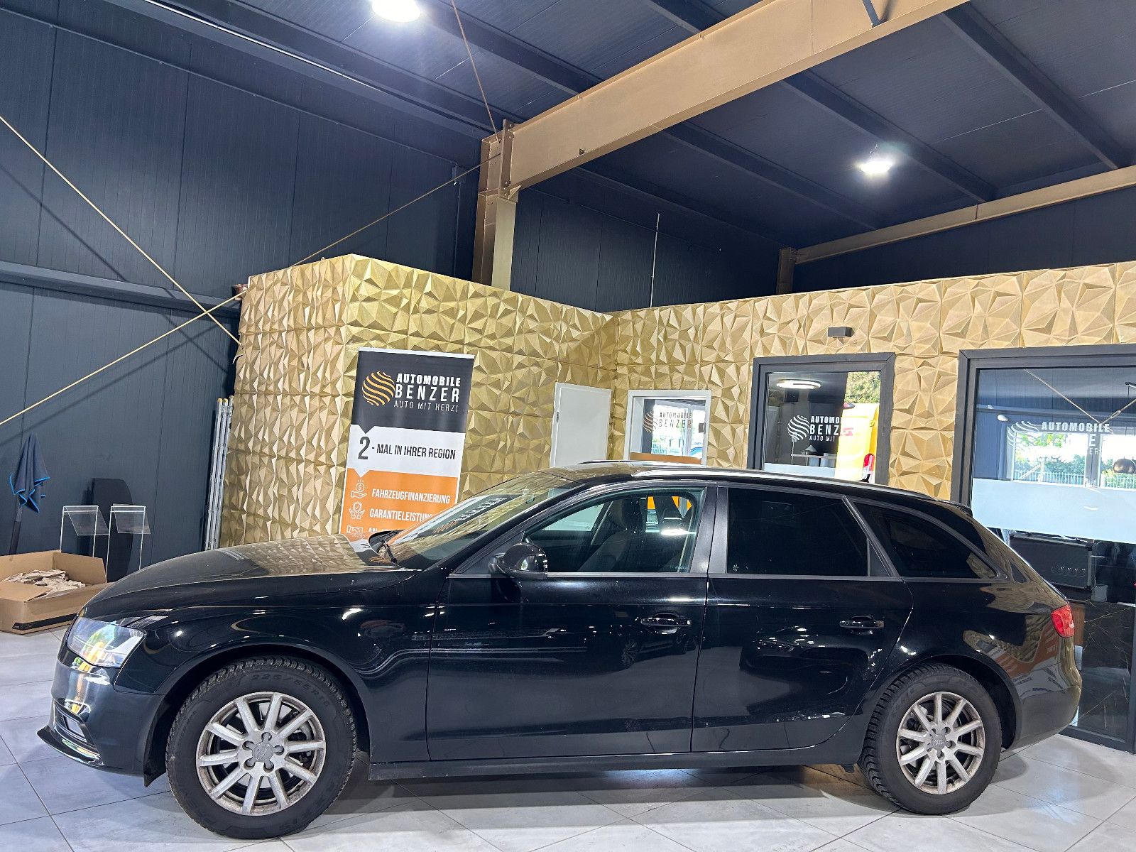 Fahrzeugabbildung Audi A4 Avant Attraction/SHZ/TEMPOMAT/PDC/KLIMA