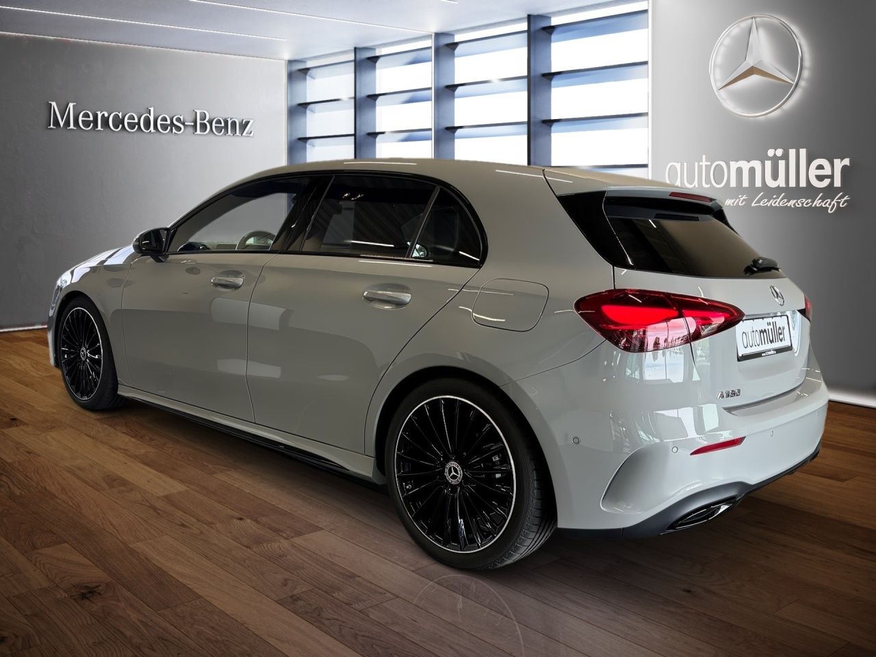 Fahrzeugabbildung Mercedes-Benz A 180 AMG AHK Night Multibeam Ambiente WinterPa
