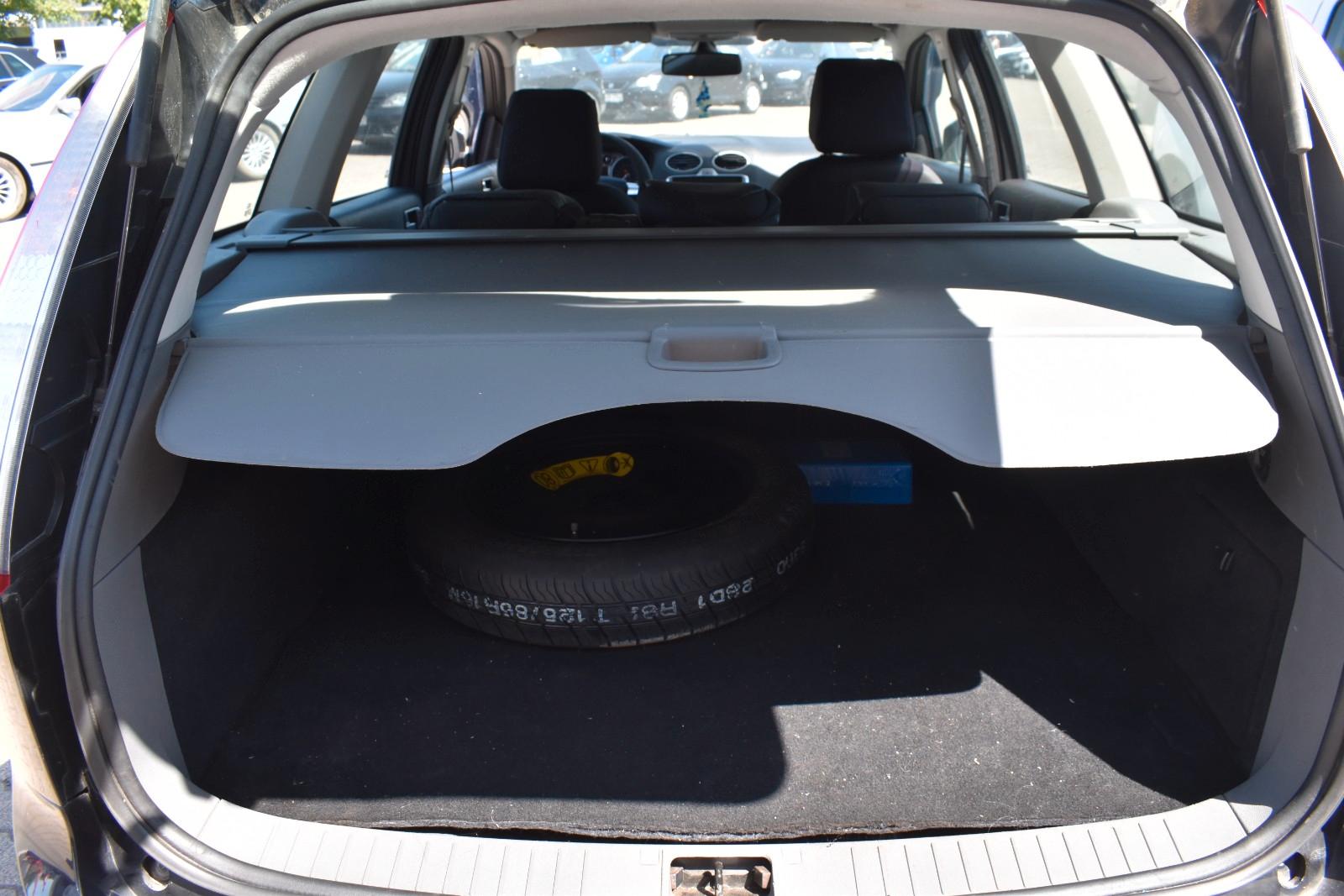 Ford Focus 2010 — photo 10