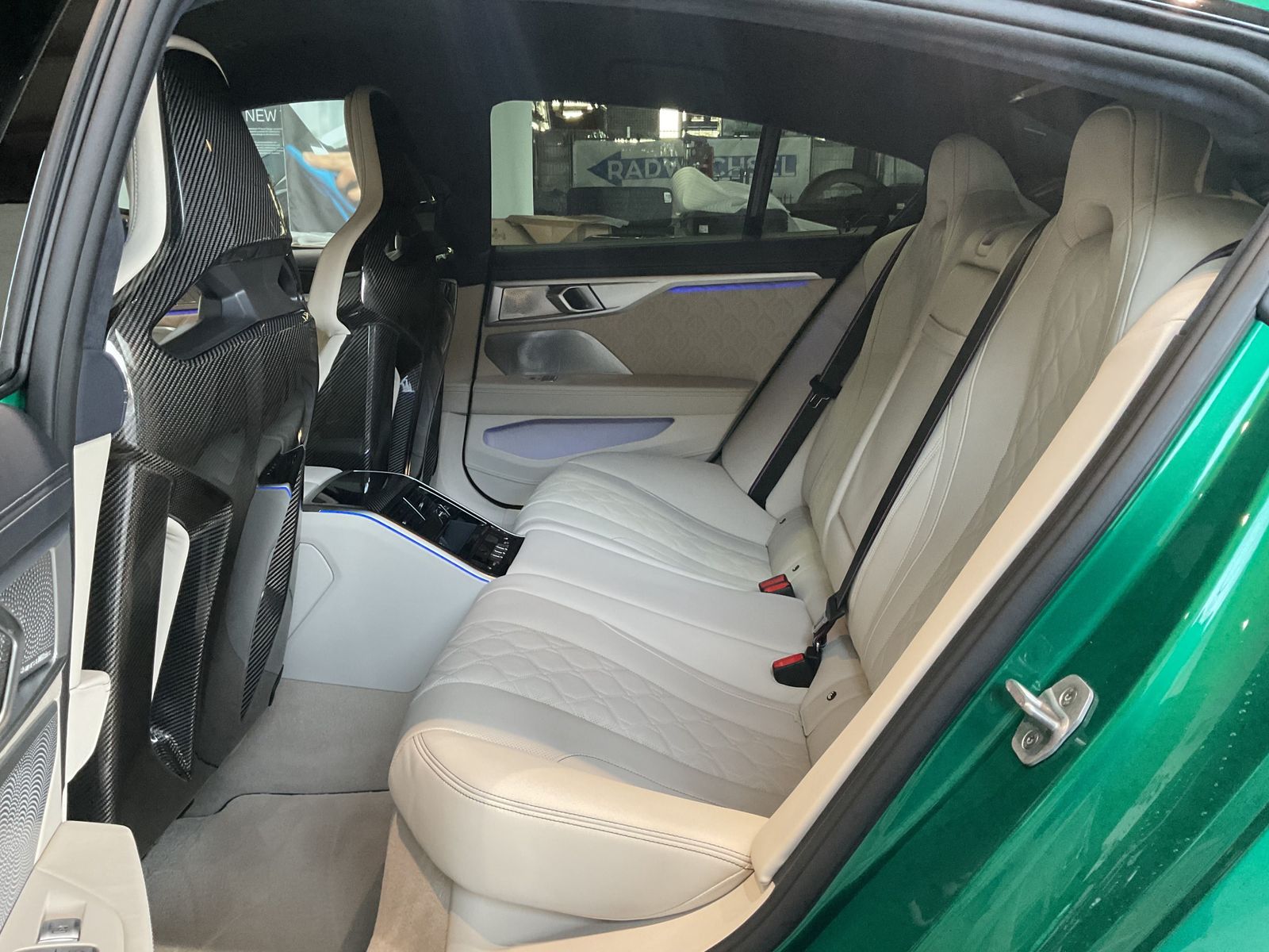 Fahrzeugeinzelansicht 12 Fahrzeugabbildung BMW M8 Gran Coupé M Carbon-Keramik-Bremse | M Carbon