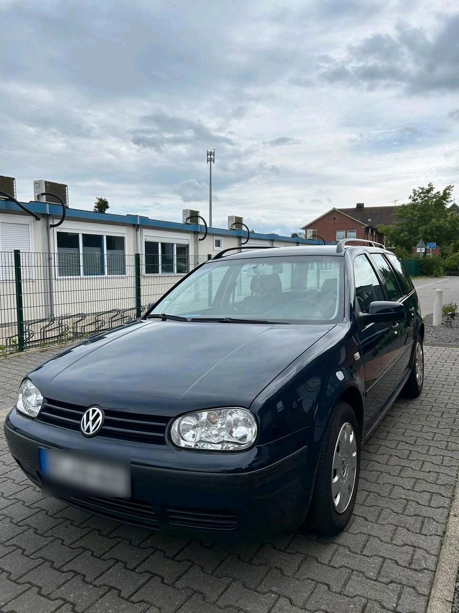 Volkswagen Golf 2006 — салон