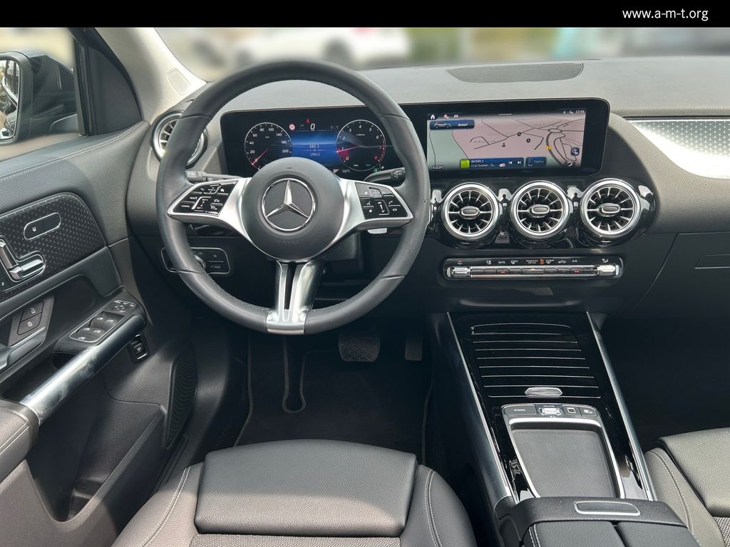 MERCEDES-BENZ GLA 200