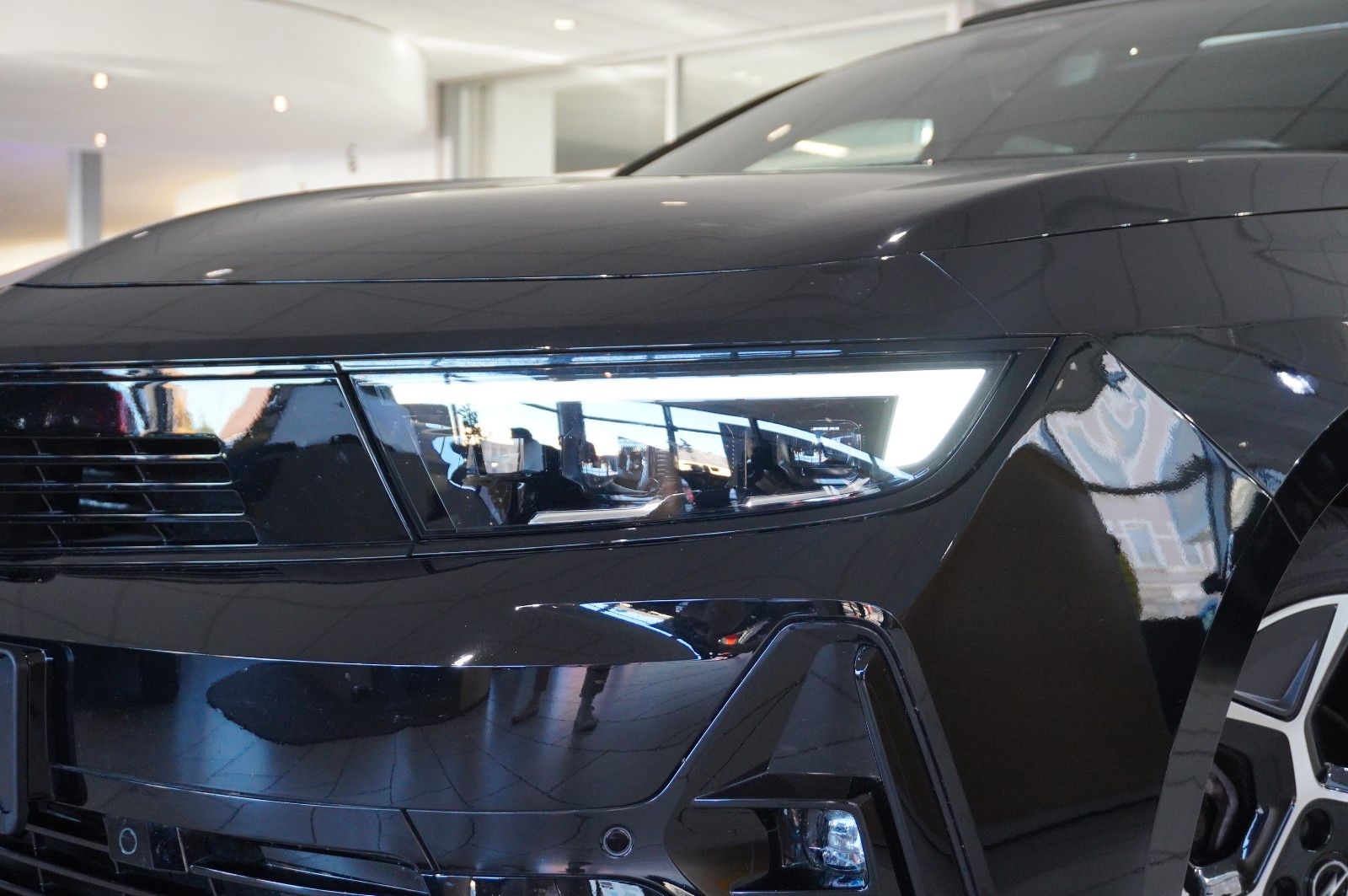 Fahrzeugabbildung Opel Astra L ST 1.2T ULTIMATE NAVI/LED/360°/HUD/AHK