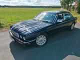 Jaguar Daimler 6.0 Double Six Auto Lang Double Six - blaue Jaguar Daimler