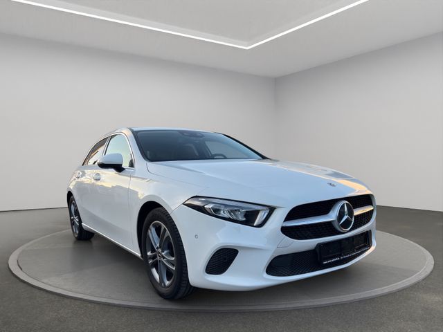 Mercedes-Benz A180 DCT LED PARK KAM CARPLAY NAV TEMP SHZ