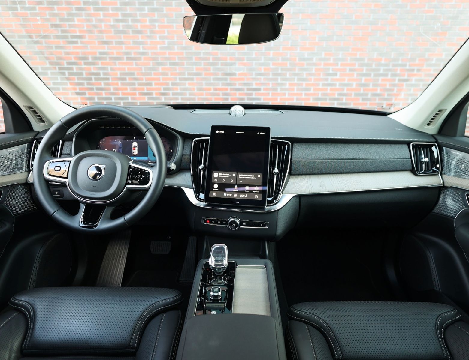 Volvo XC90 T8 AWD Plus Dark | Pano - AHK - B&W imagem 3