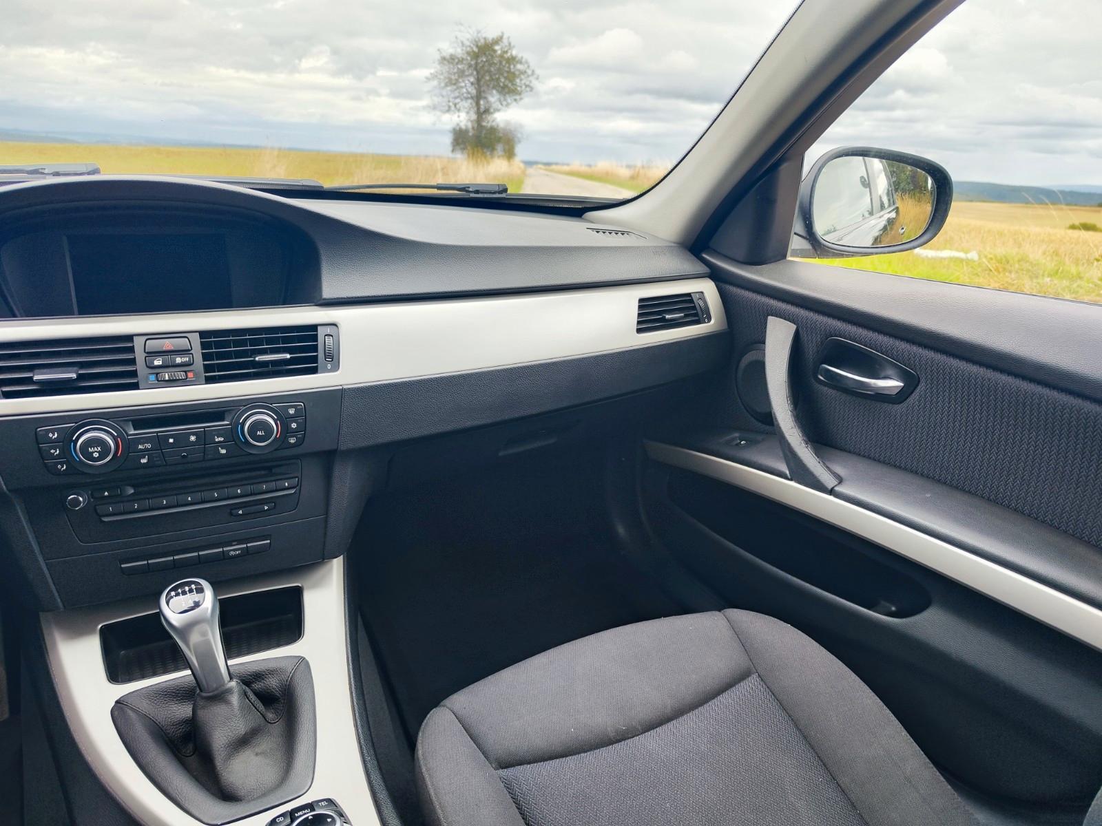 BMW 320 2012 — photo 12