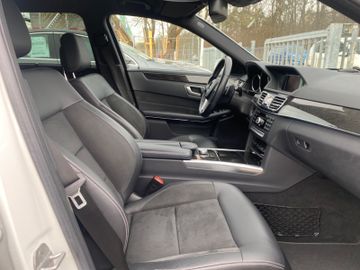 Fahrzeugabbildung Mercedes-Benz E 250 CGI T AMG*Totwinkel*LED*Navi*SHZ*Tempomat*