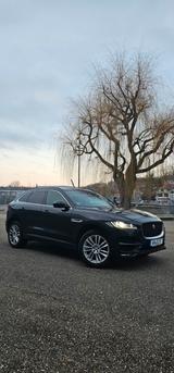 Jaguar F-Pace 25d AWD Portfolio Automatik Portfolio - Jaguar F-Pace von privat