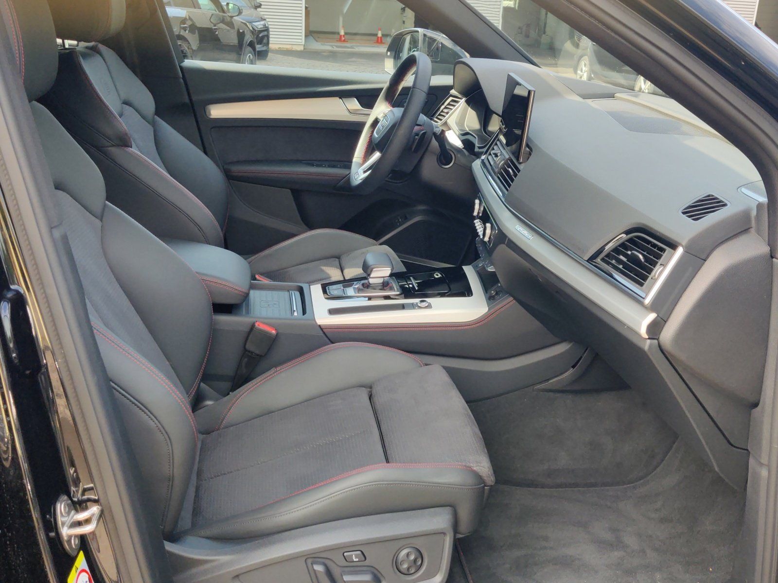 Fahrzeugabbildung Audi Q5 S line business 55 TFSI e quattro AHK,HUD,LM