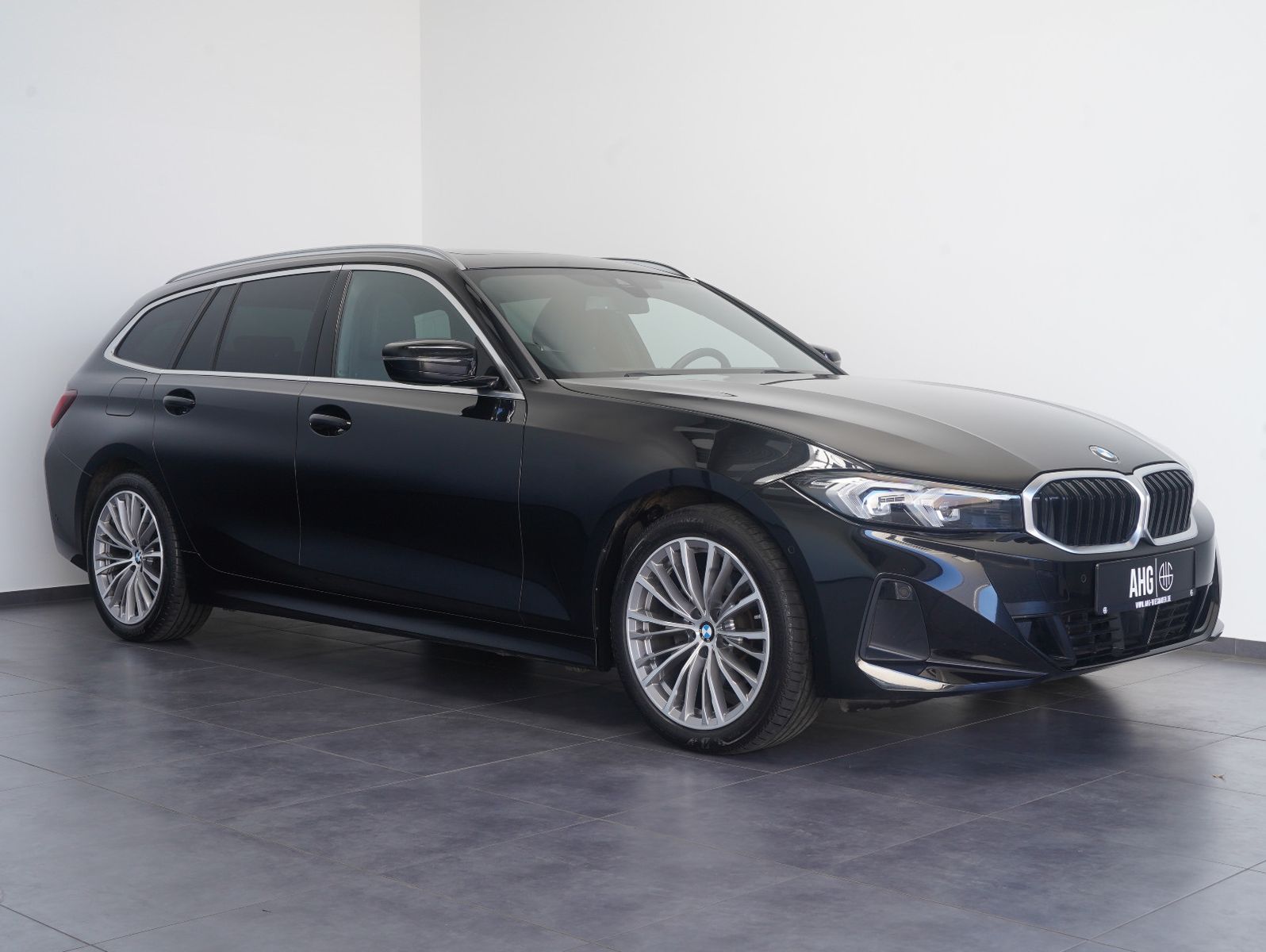 Fahrzeugabbildung BMW 320 d xDrive Touring LED/NAVI/ACC/PANORAMA