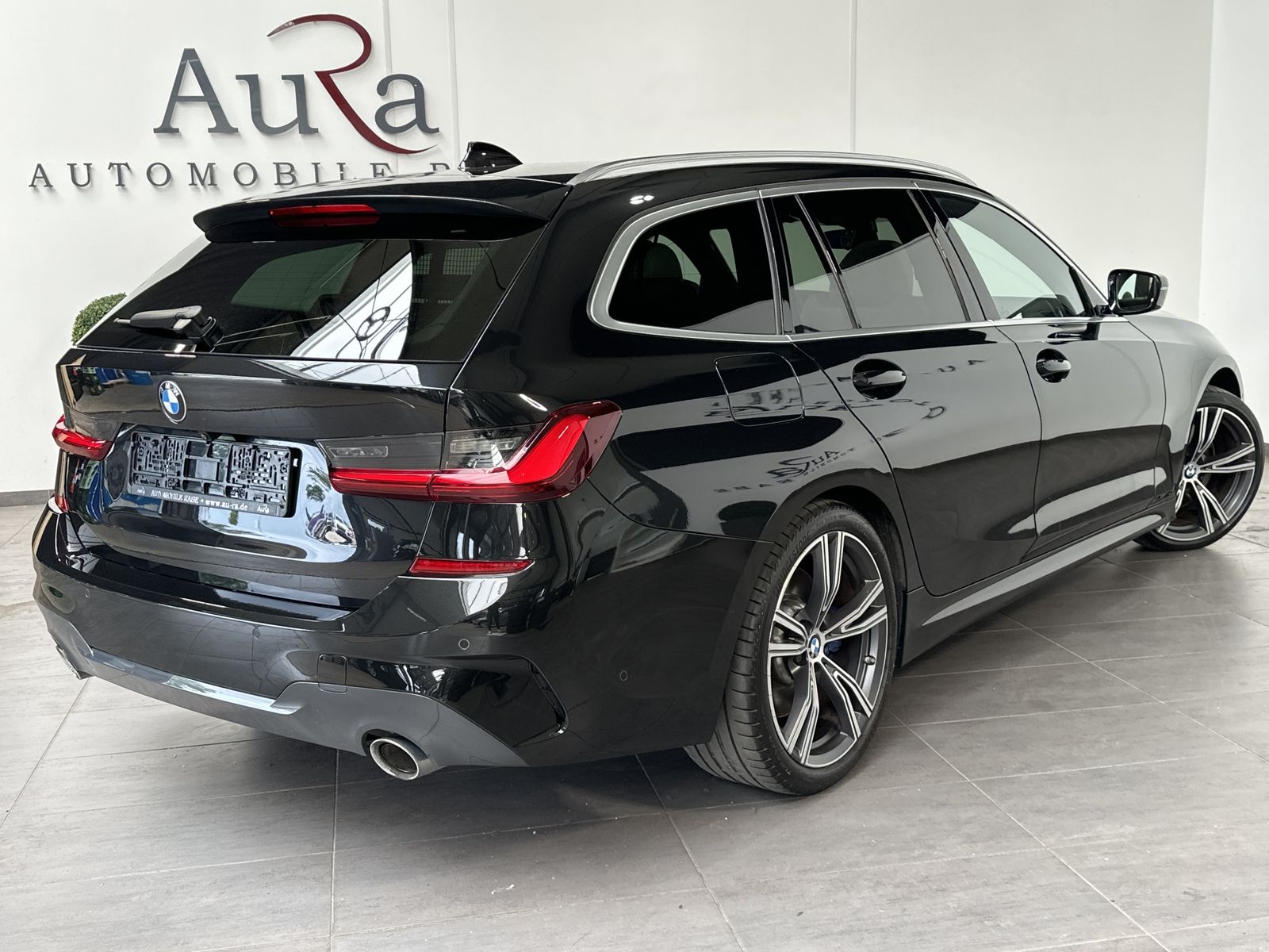 Fahrzeugabbildung BMW 330d Touring M-Sport NAV+LASER+ACC+HUD+PANO+19ZO
